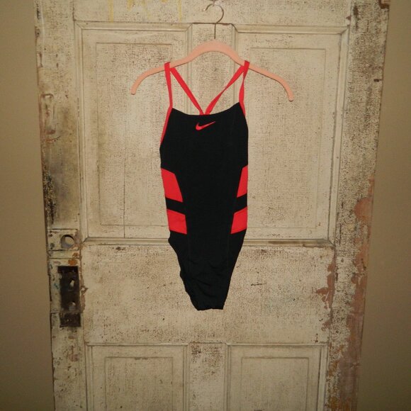 Nike Hydrastrong Womens One Pc Swimsuit Size 30/4 (TT-16) - Picture 1 of 4